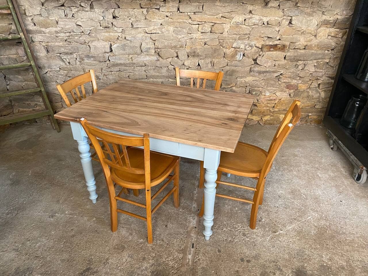 Table wood feet turned