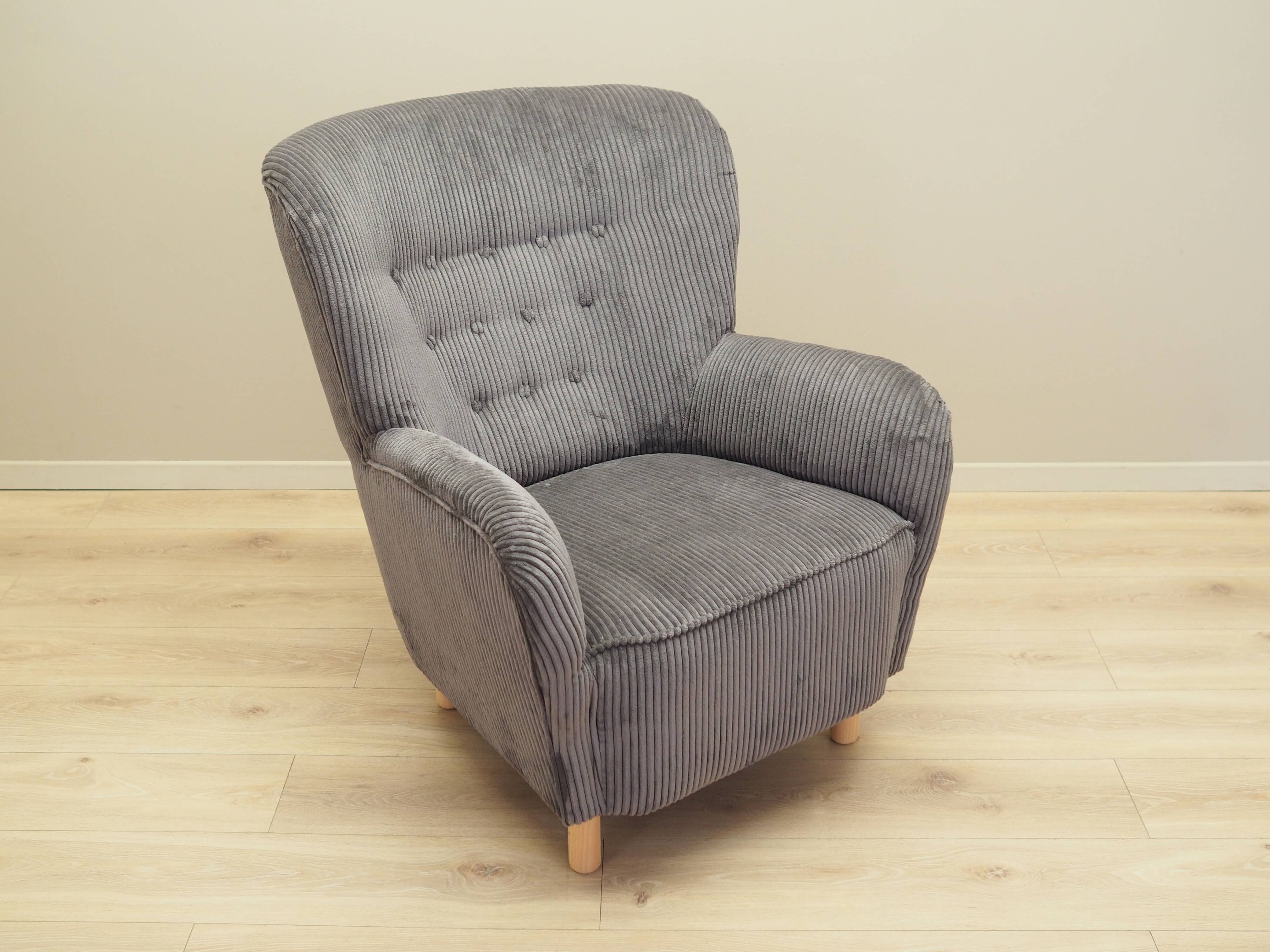 Fauteuil gris, design scandinave, production : Danemark