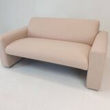 Banc à deux places Artifort Modèle 691, rembourré en laine rose douce, années 1980.