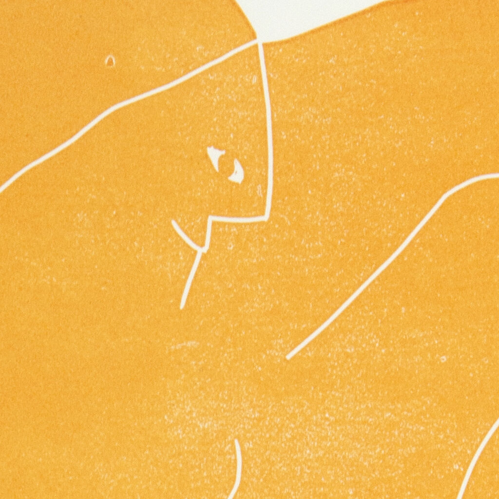 La femme assise orange