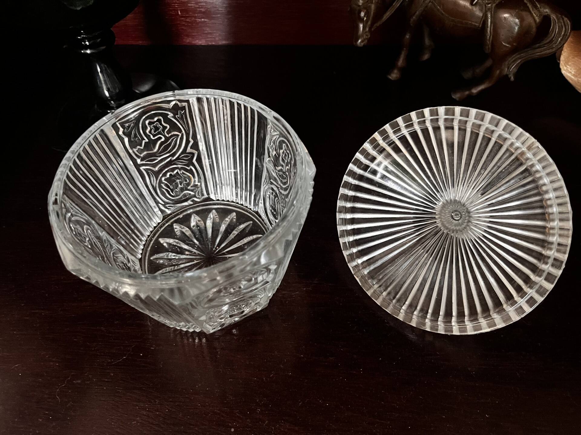 Sugar bowl / Candy dish