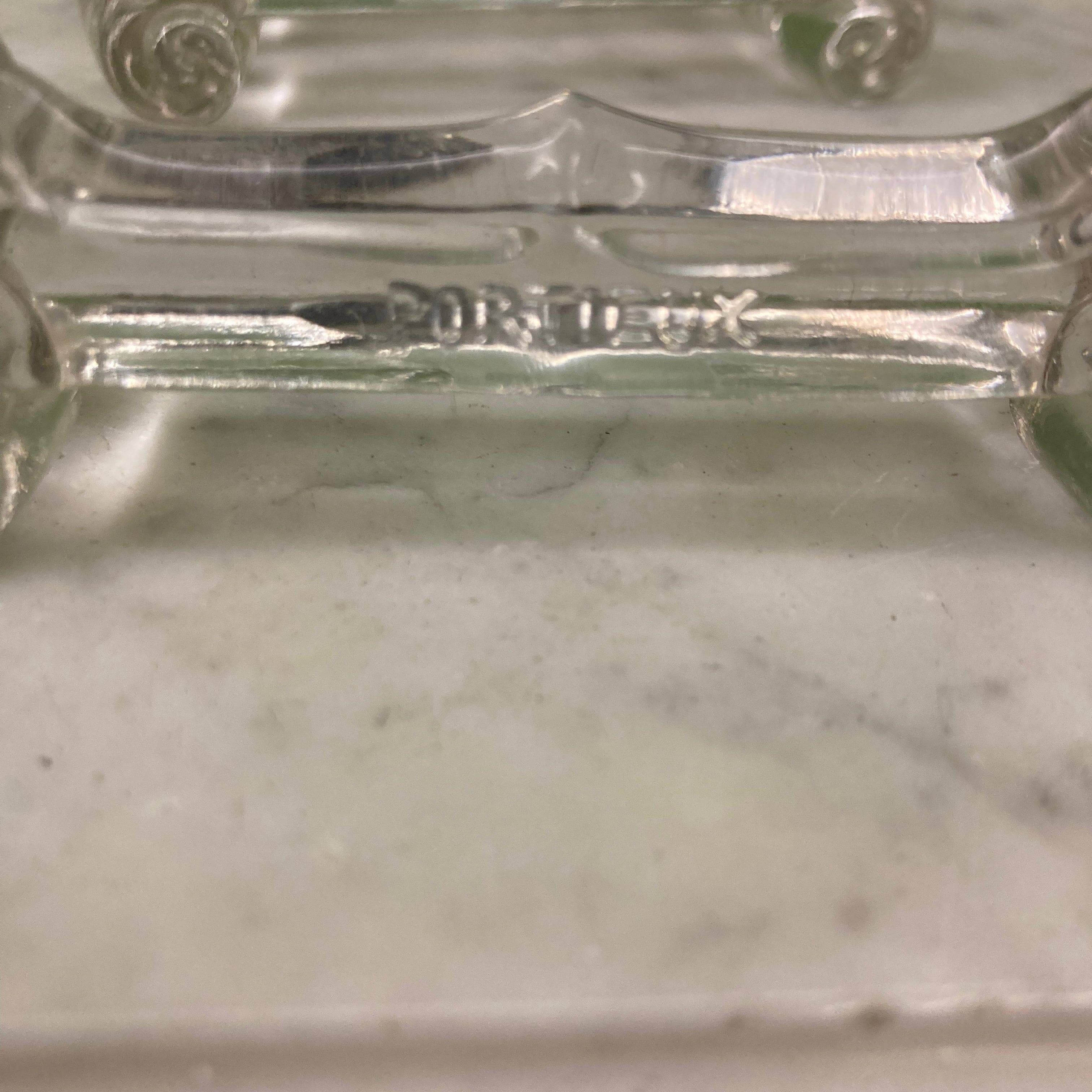 Portieux set of 7 moulded crystal knife rests from the early 20th century.