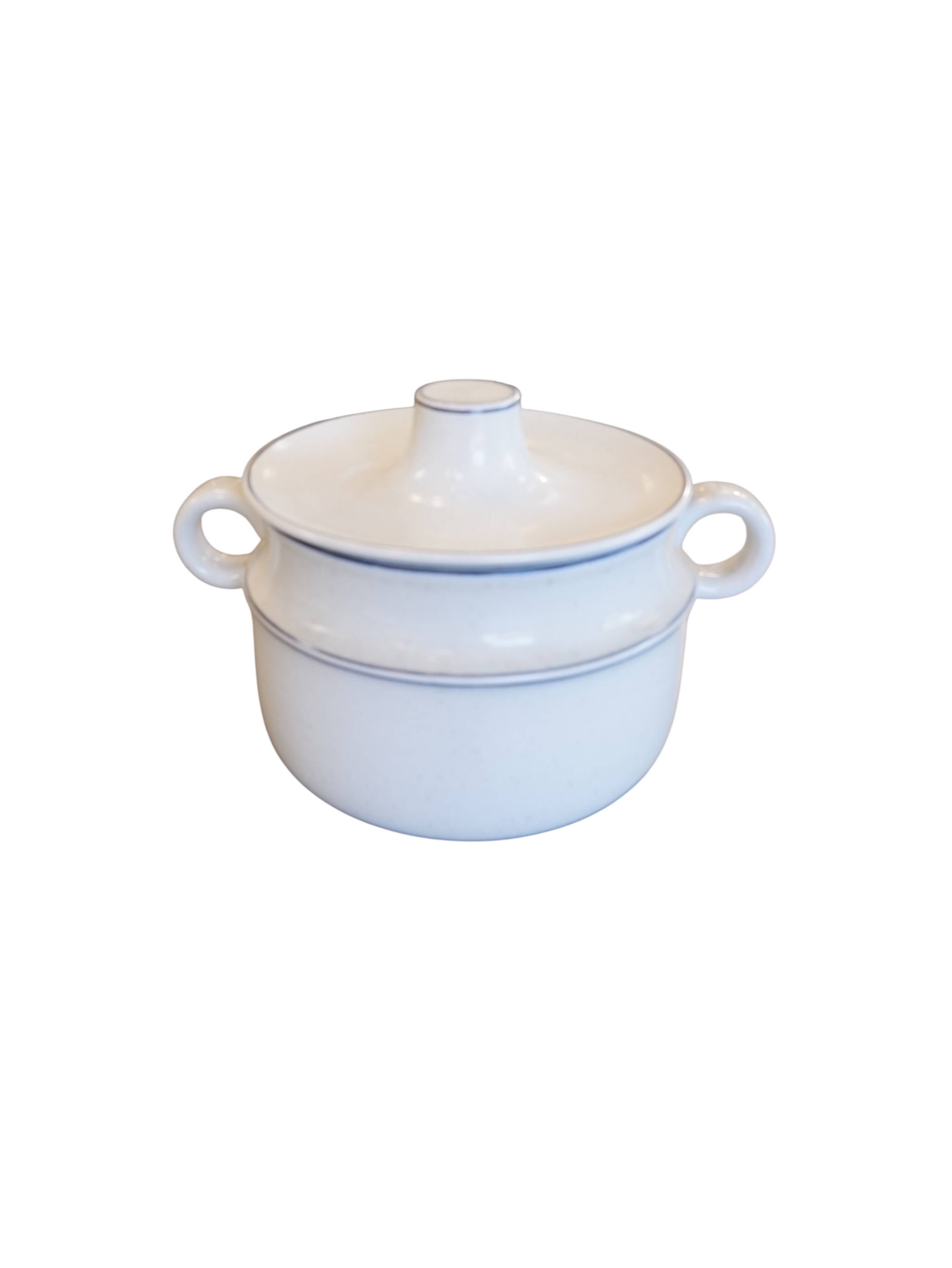 Stig Lindberg serving bowl with lid, Finland