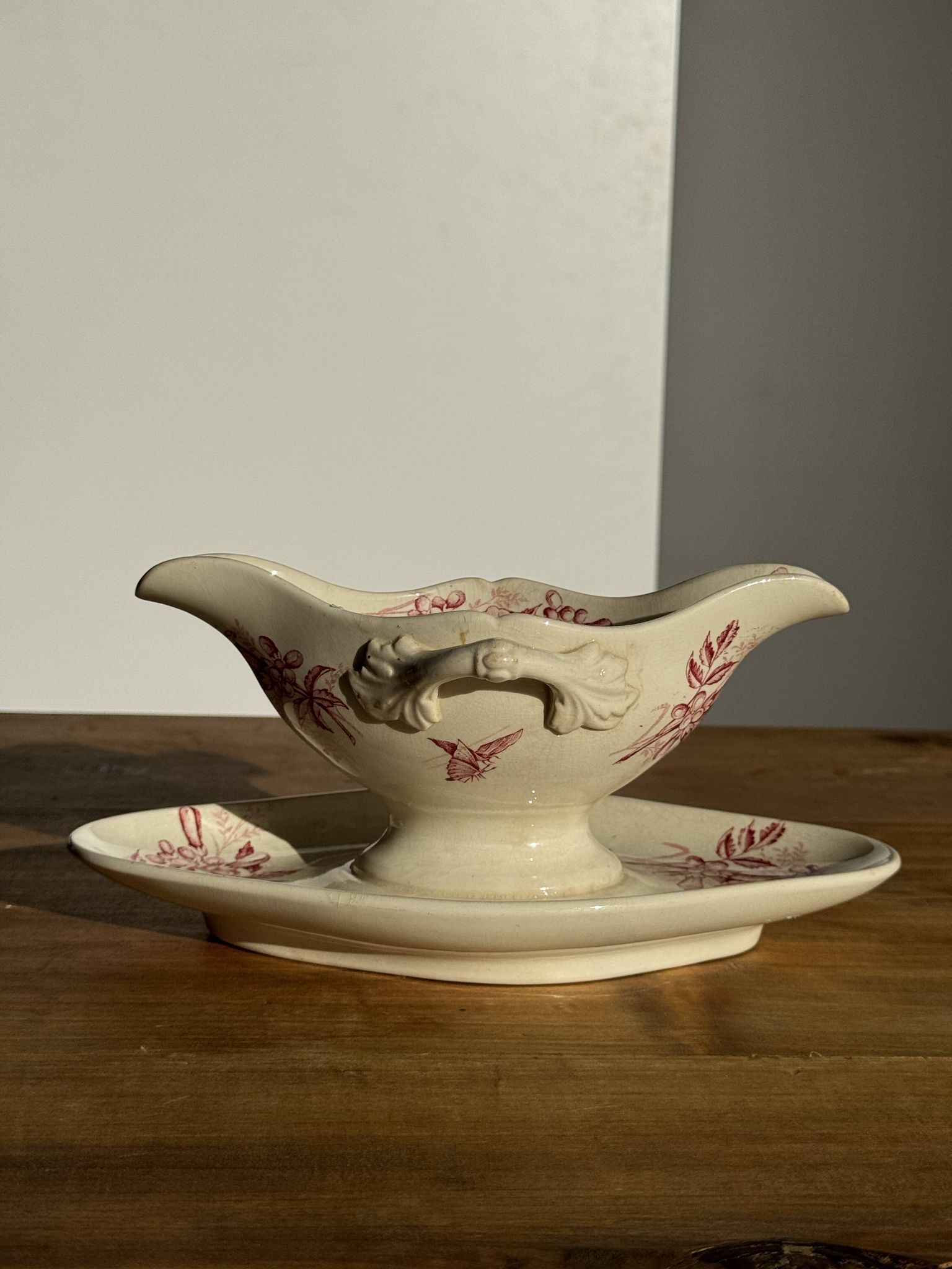 Saucier ancienne en faïence rose de Badonviller modèle Jasmin