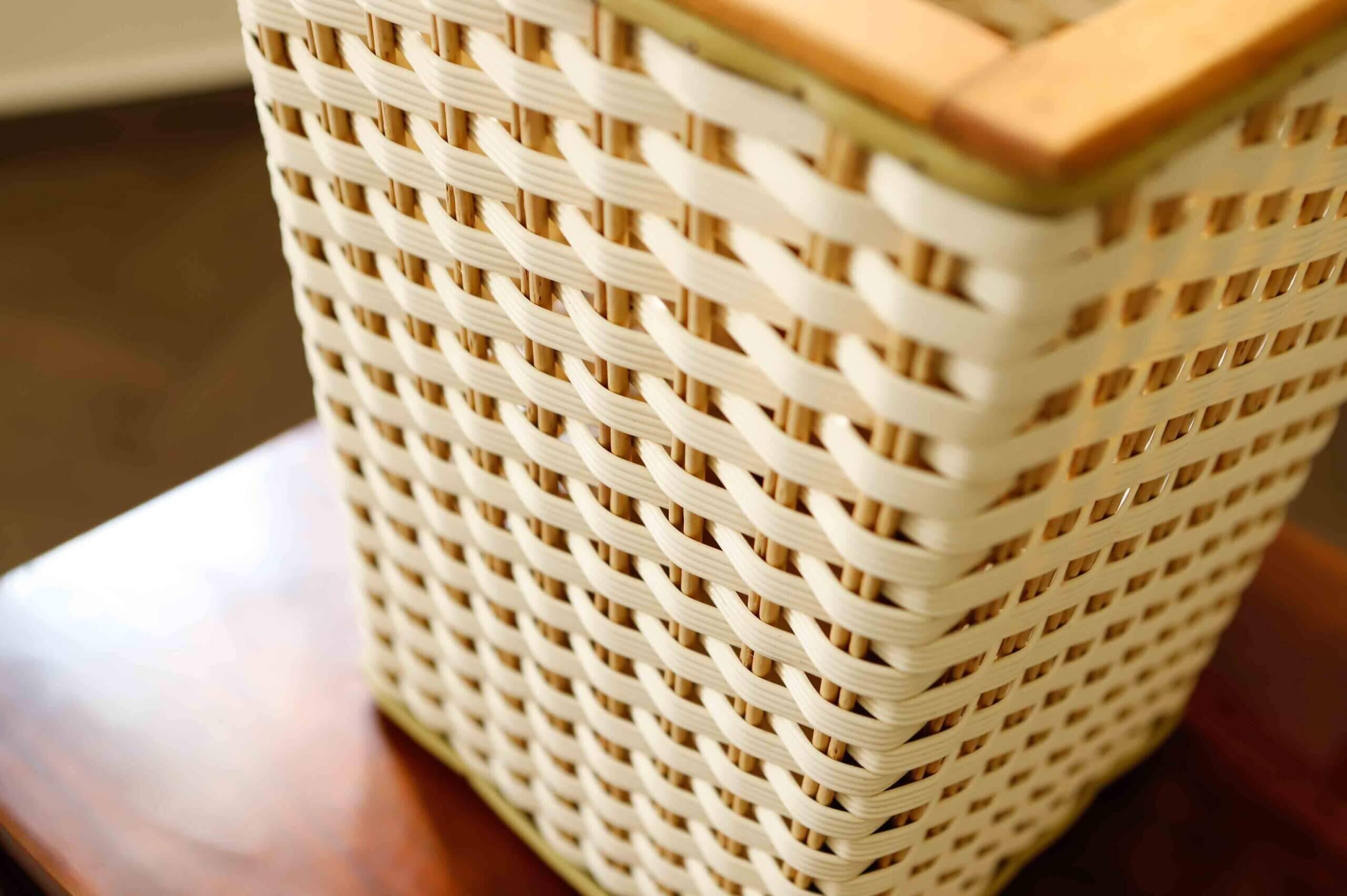 Retro plastic wicker basket with wooden frame