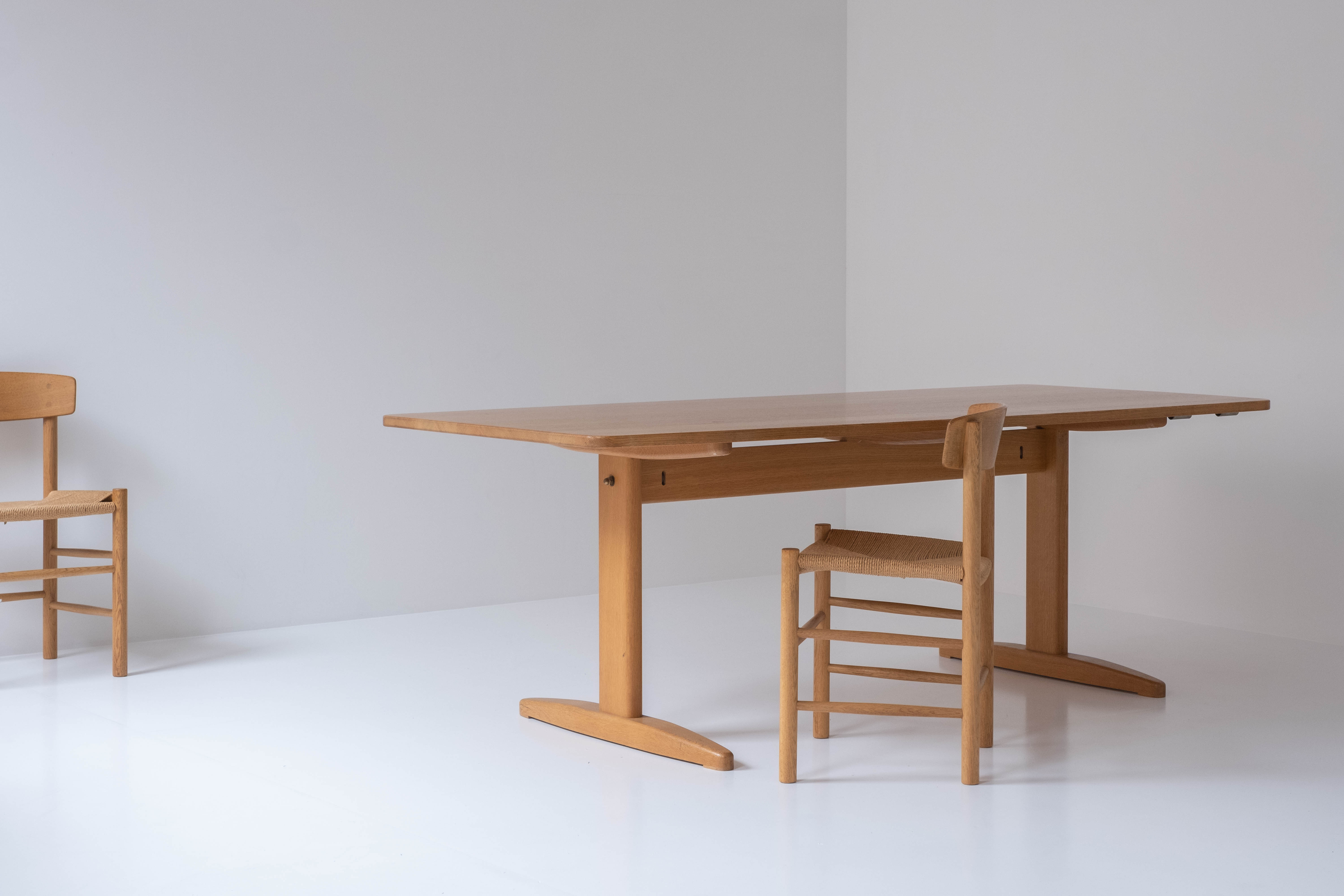 Shaker dining table designed by Børge Mogensen for Carl Madsen & Son, Denmark 1960s.