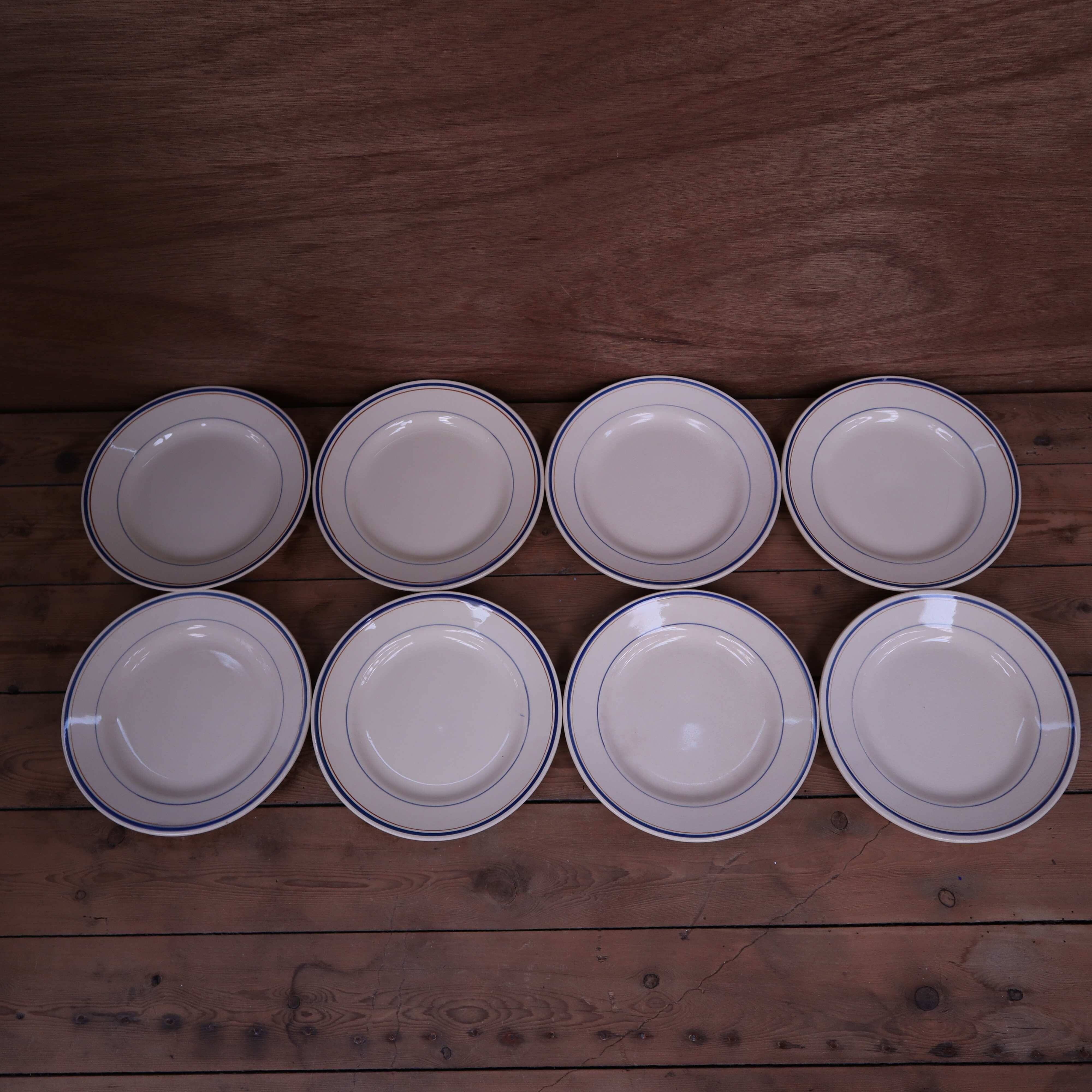 8 Moulin des Loups dessert plates, Louvois model