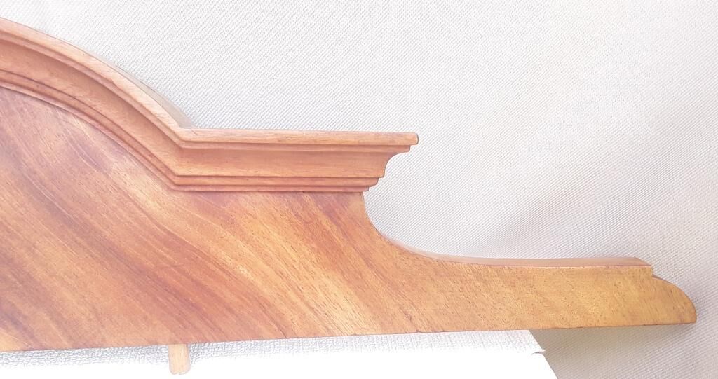 Pediment carved in walnut