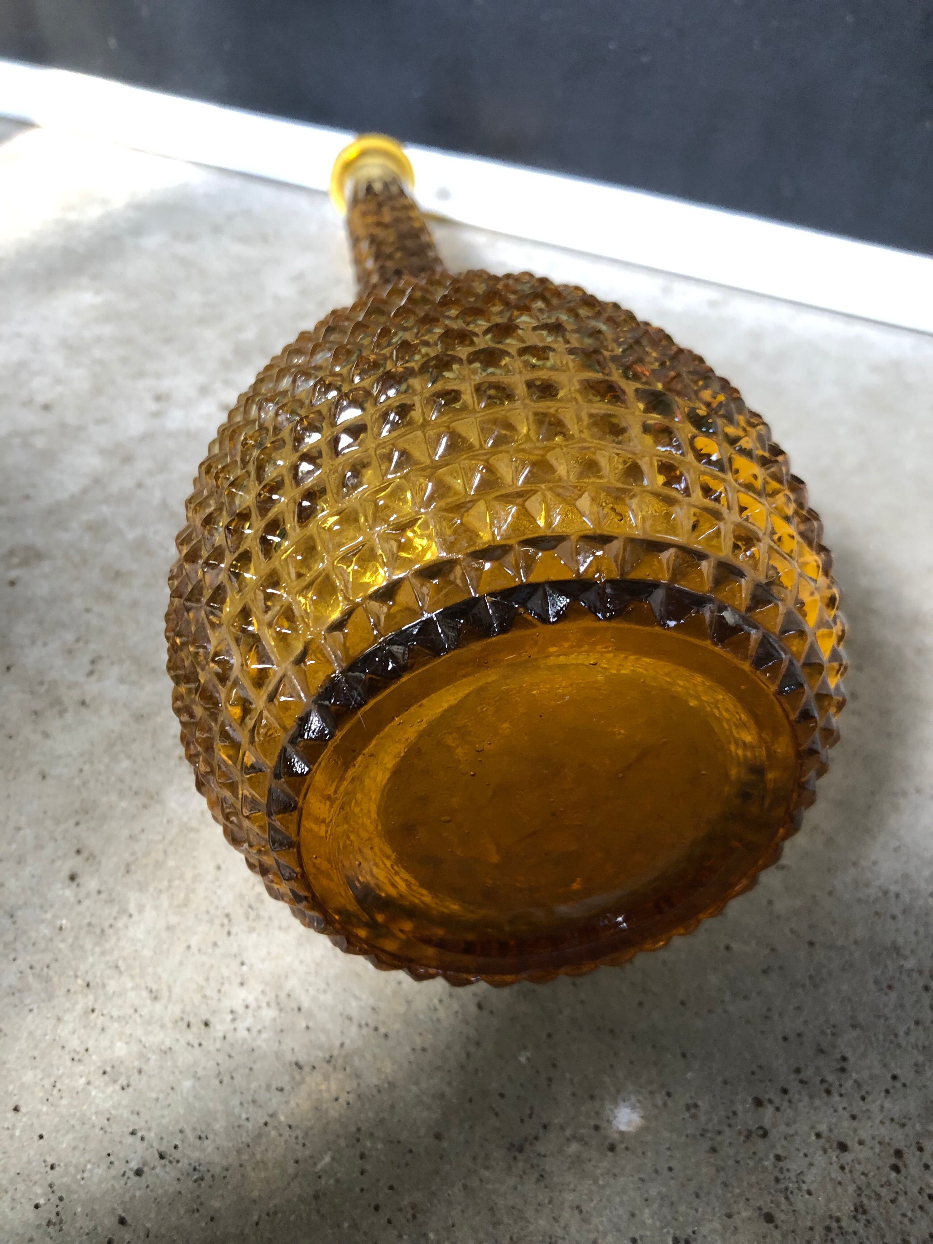 Carafe yellow glass with cap