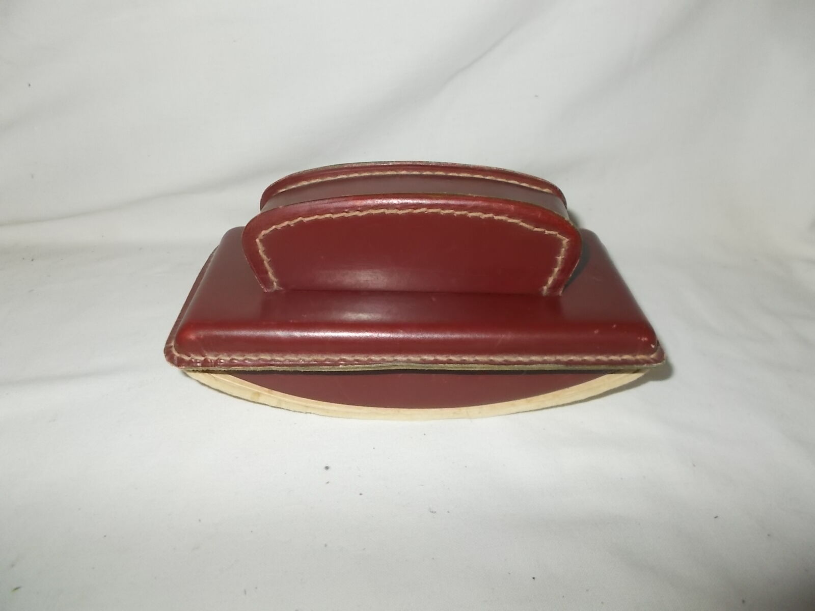 Piqué leather tampon pad