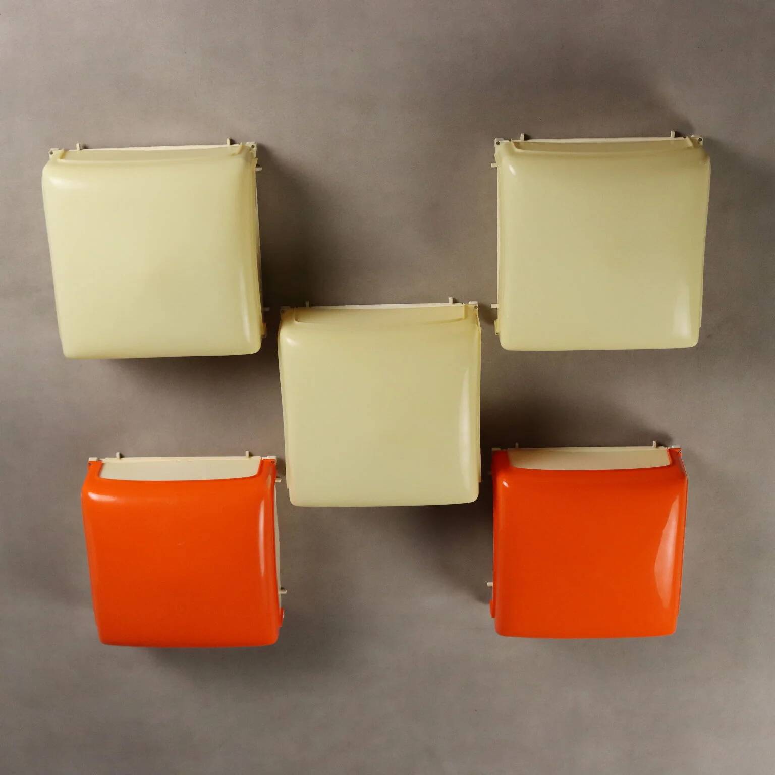 Artemide Cnosso lamp in coloured plastic, designed in Italy in the 1960s-70s.