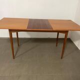 Extendable dining table