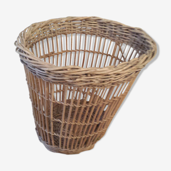 Basket for wool