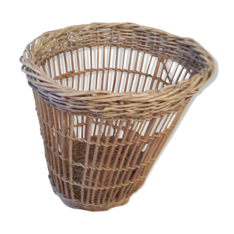 Basket for wool