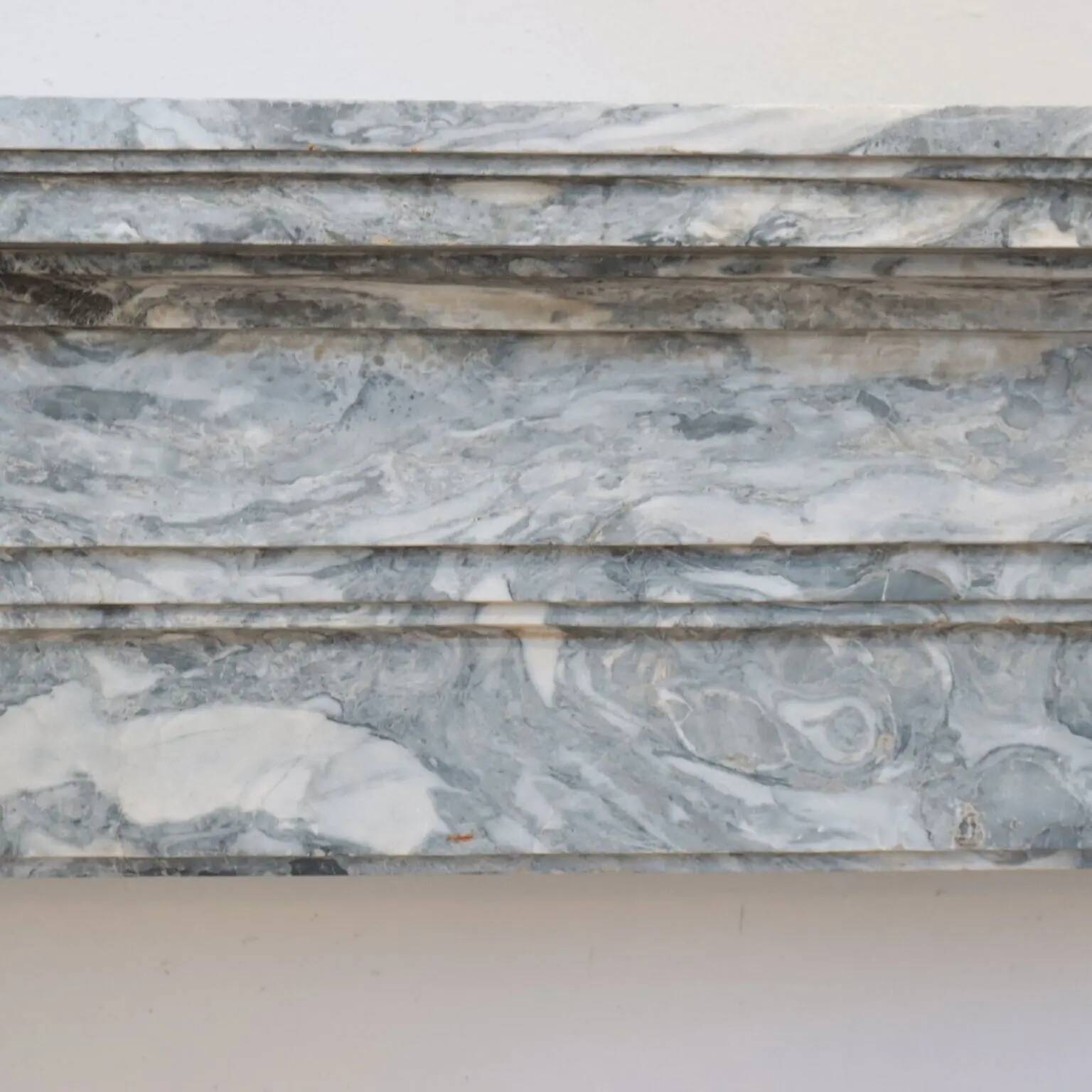 Neoclassical Tuscan fireplace in marble, Italy, 18th century.