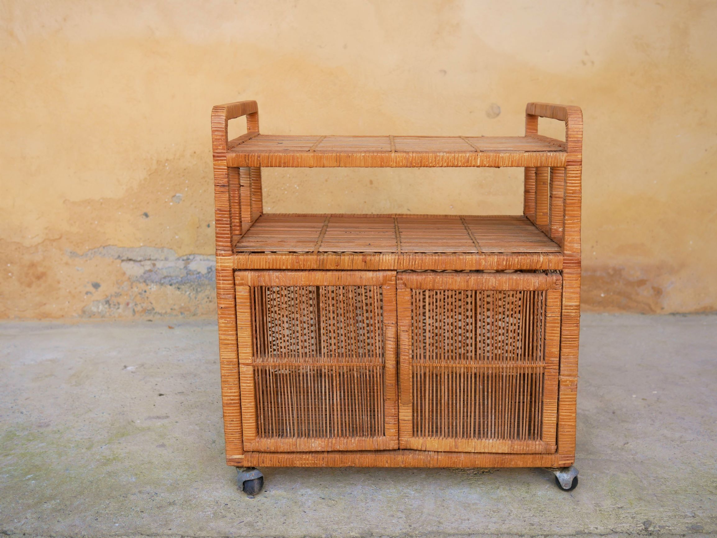 Meuble de rangement vintage en rotin