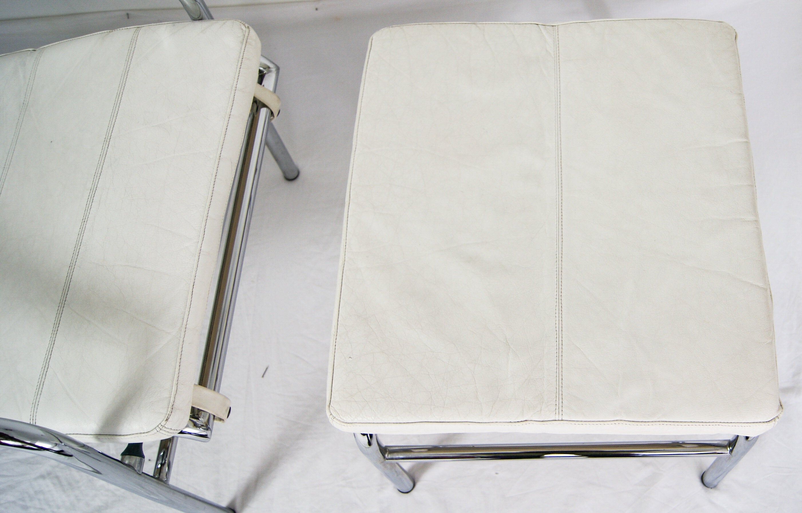 Leather armchair and footstool 'Genni' by Gabriele Mucchi For Zanotta