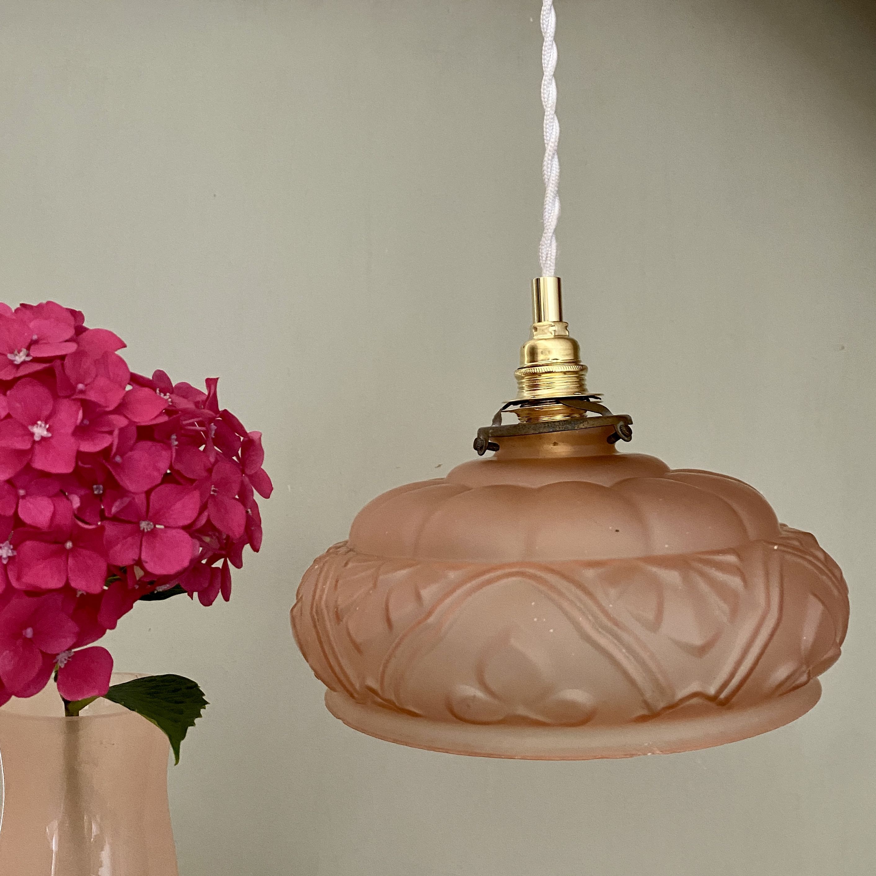 Suspension lampshade vintage art deco in pink frosted glass
