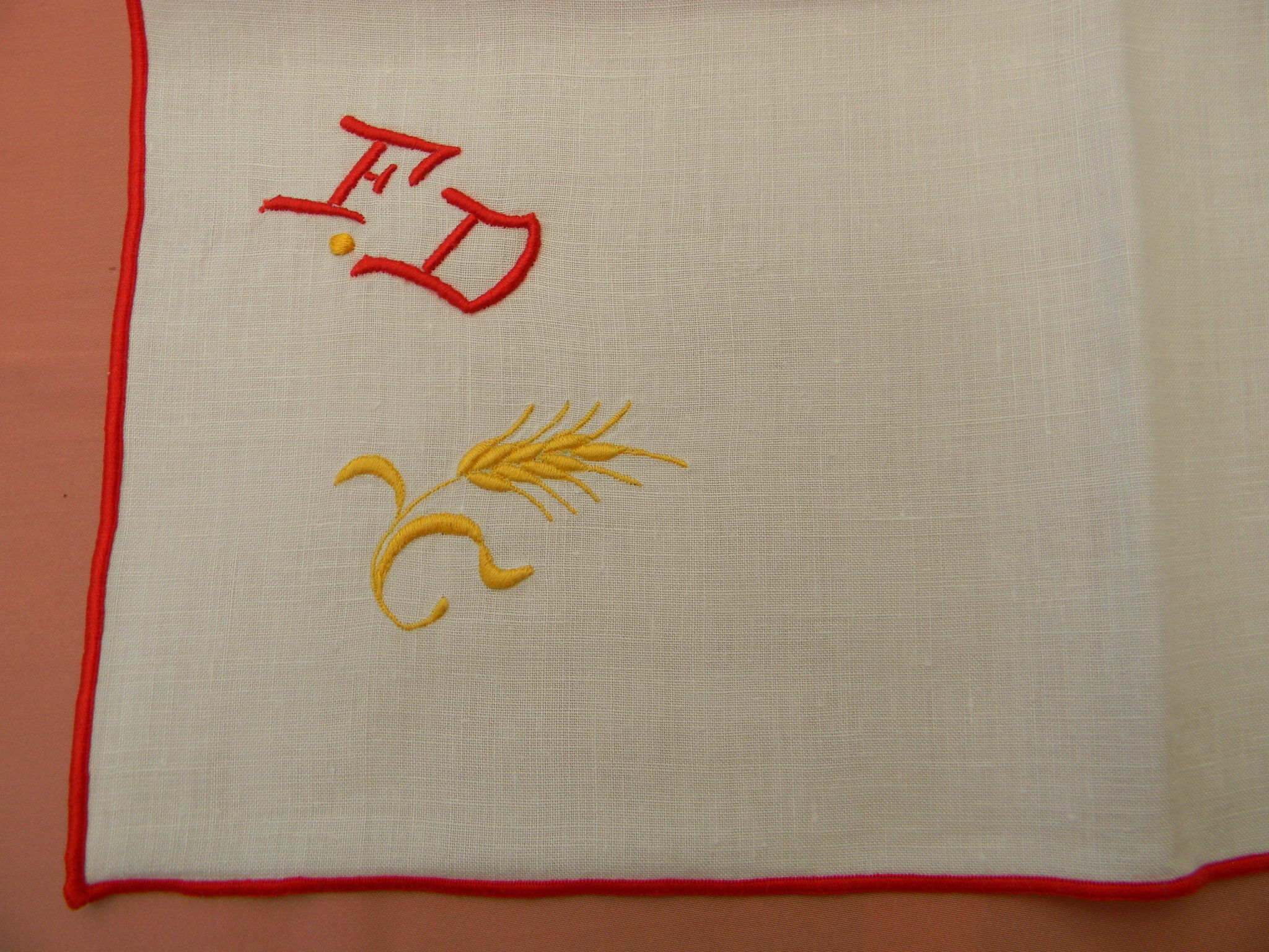 Set of 12 napkins flower décor.