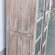Armoire vitrée en bois ancien blanchi
