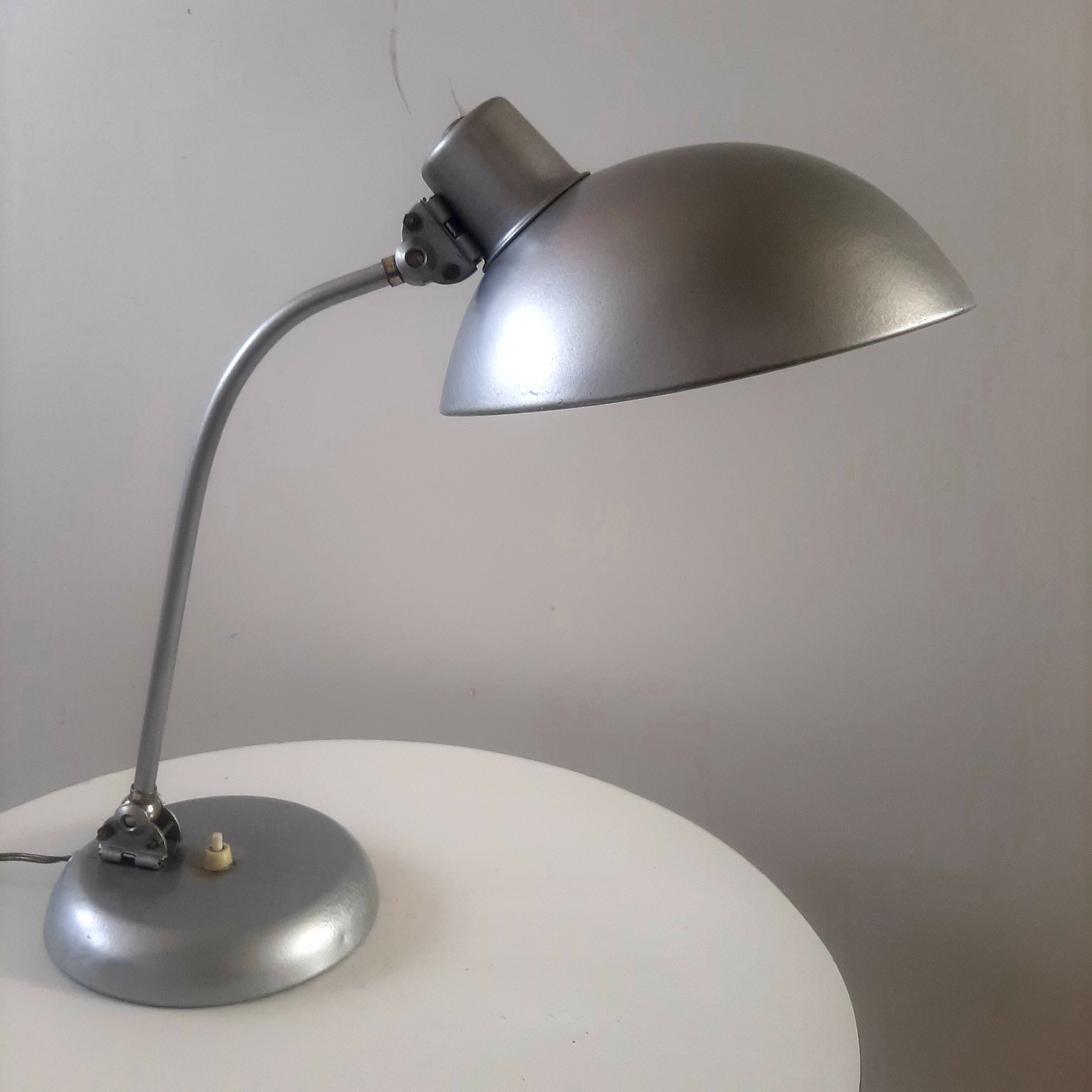 Metal lamp with desk ball joints