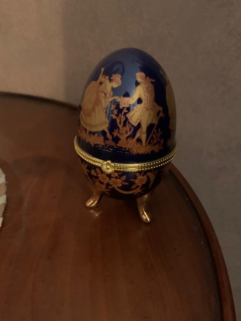 Œuf En Porcelaine - Boîte à Bijoux Ou Objet De Décoration - Occasion