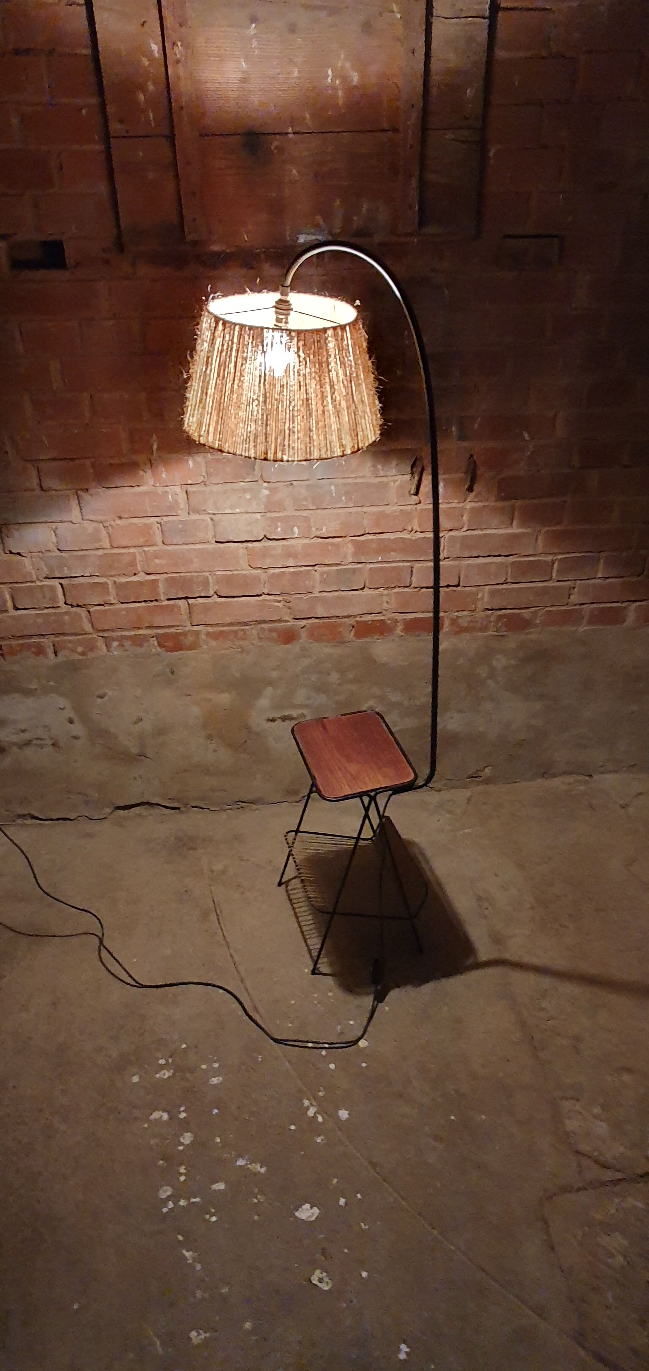 Lampadaire cordage vintage porte revue