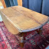 Round oak coffee table with drop leaves and turned legs
