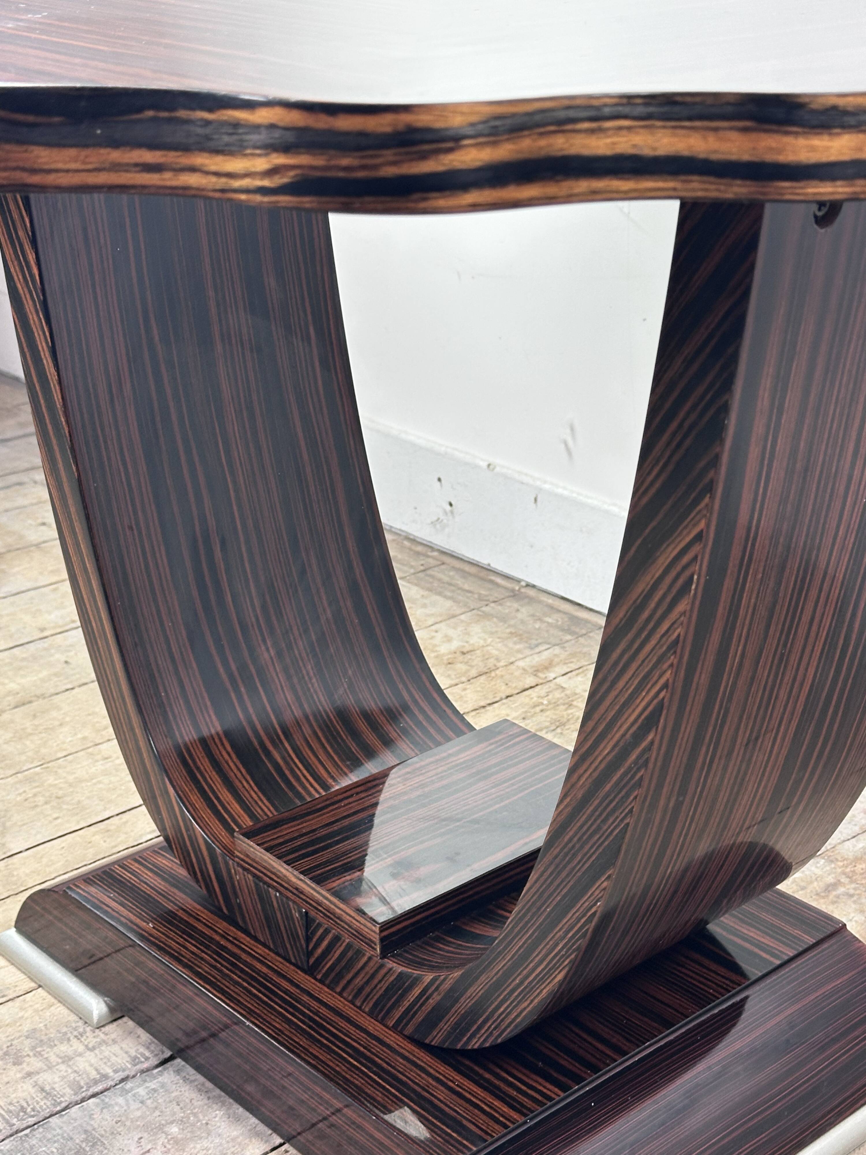 Art Deco period side table in Macassar ebony, 1930