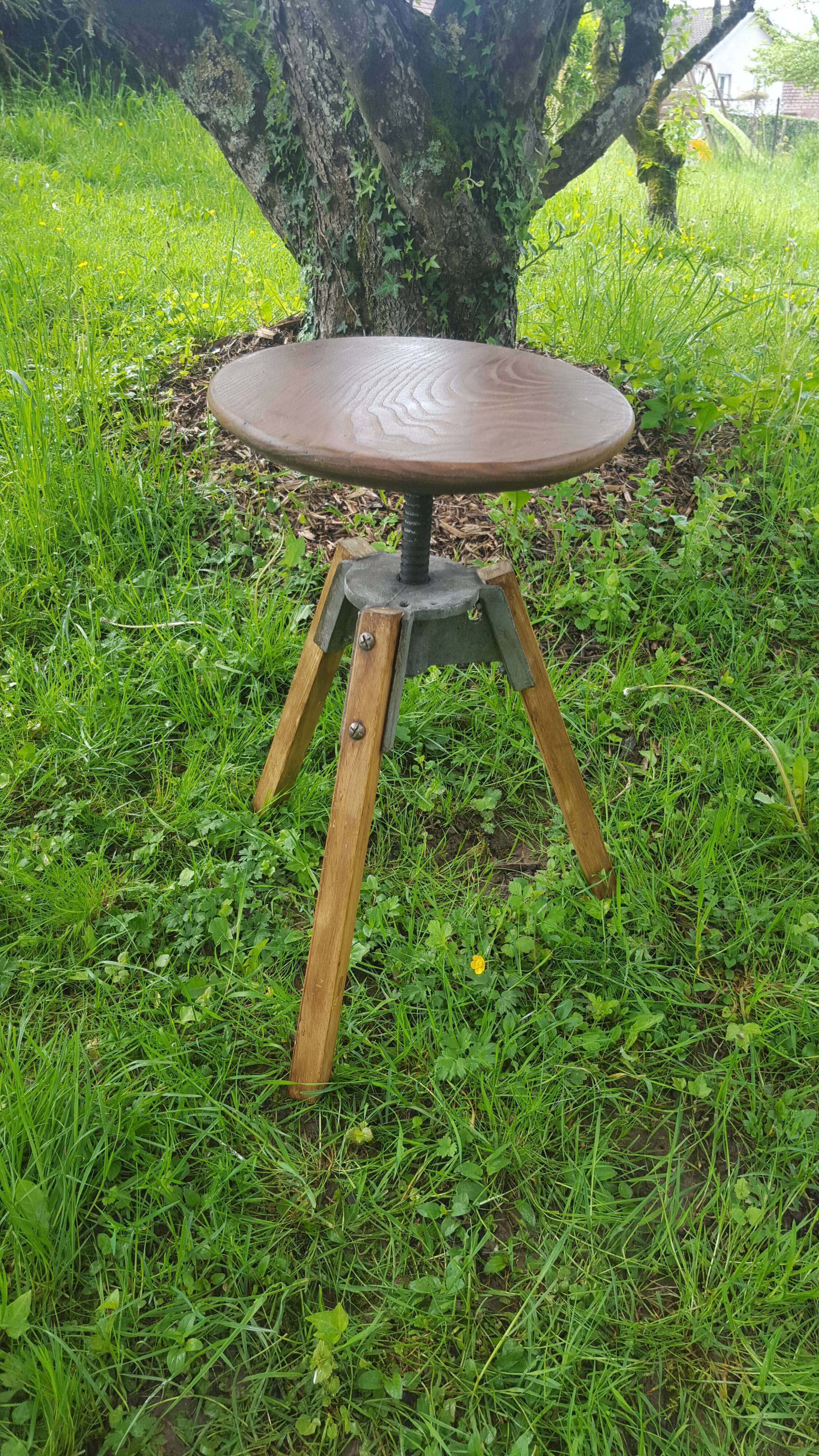 Screw workshop tripod