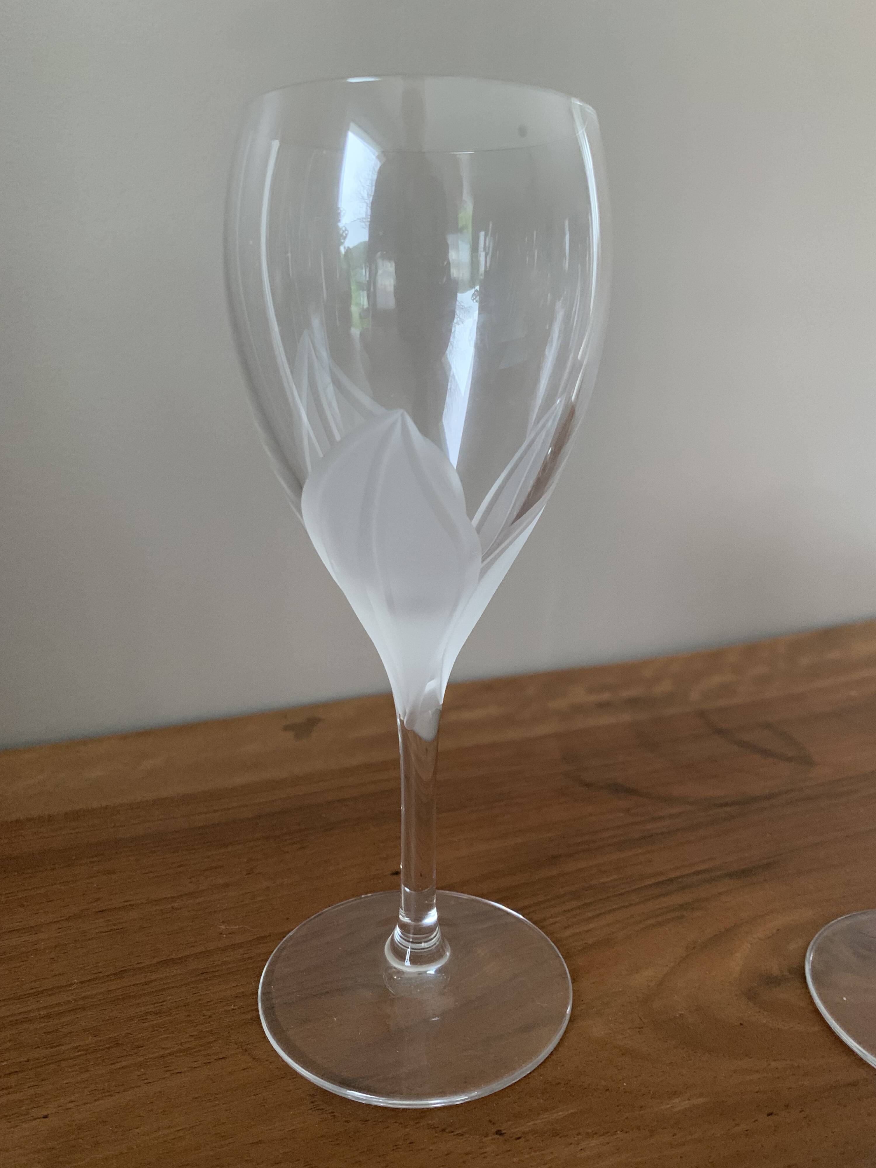 12 verres à vin décor feuille