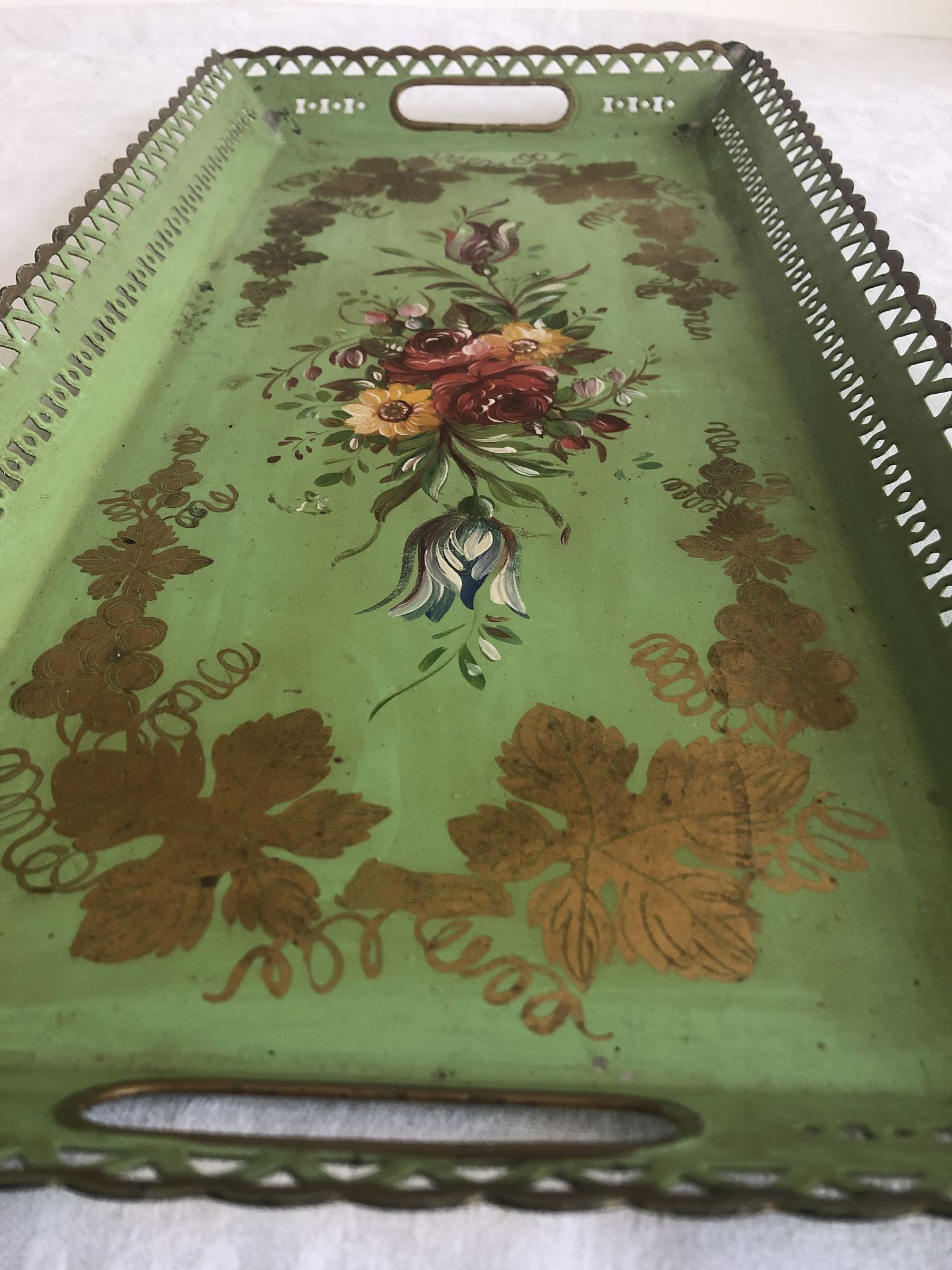 Large Napoleon III tray, painted sheet metal, floral motif