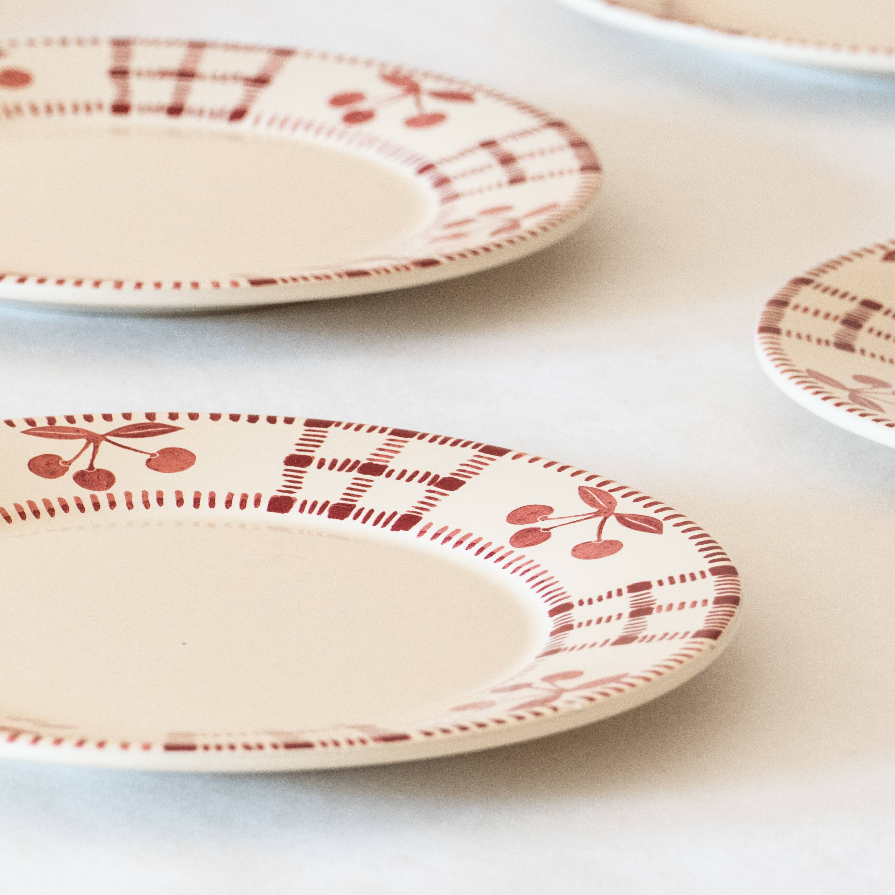 6 assiettes anciennes peintes à la main décor cerise