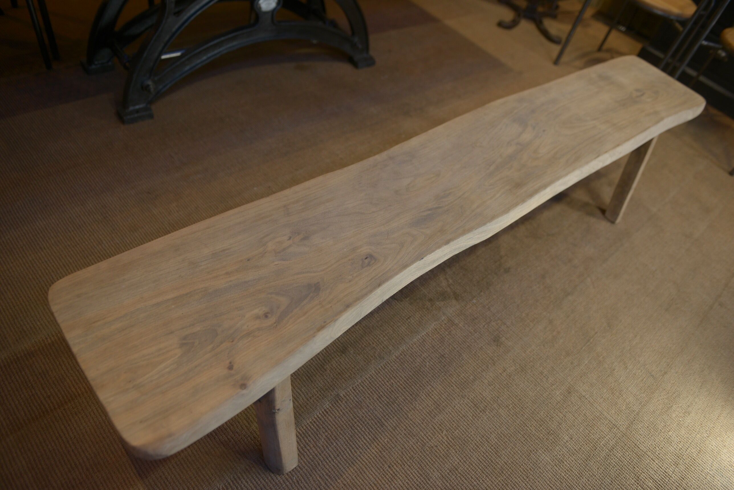 Banc en orme massif