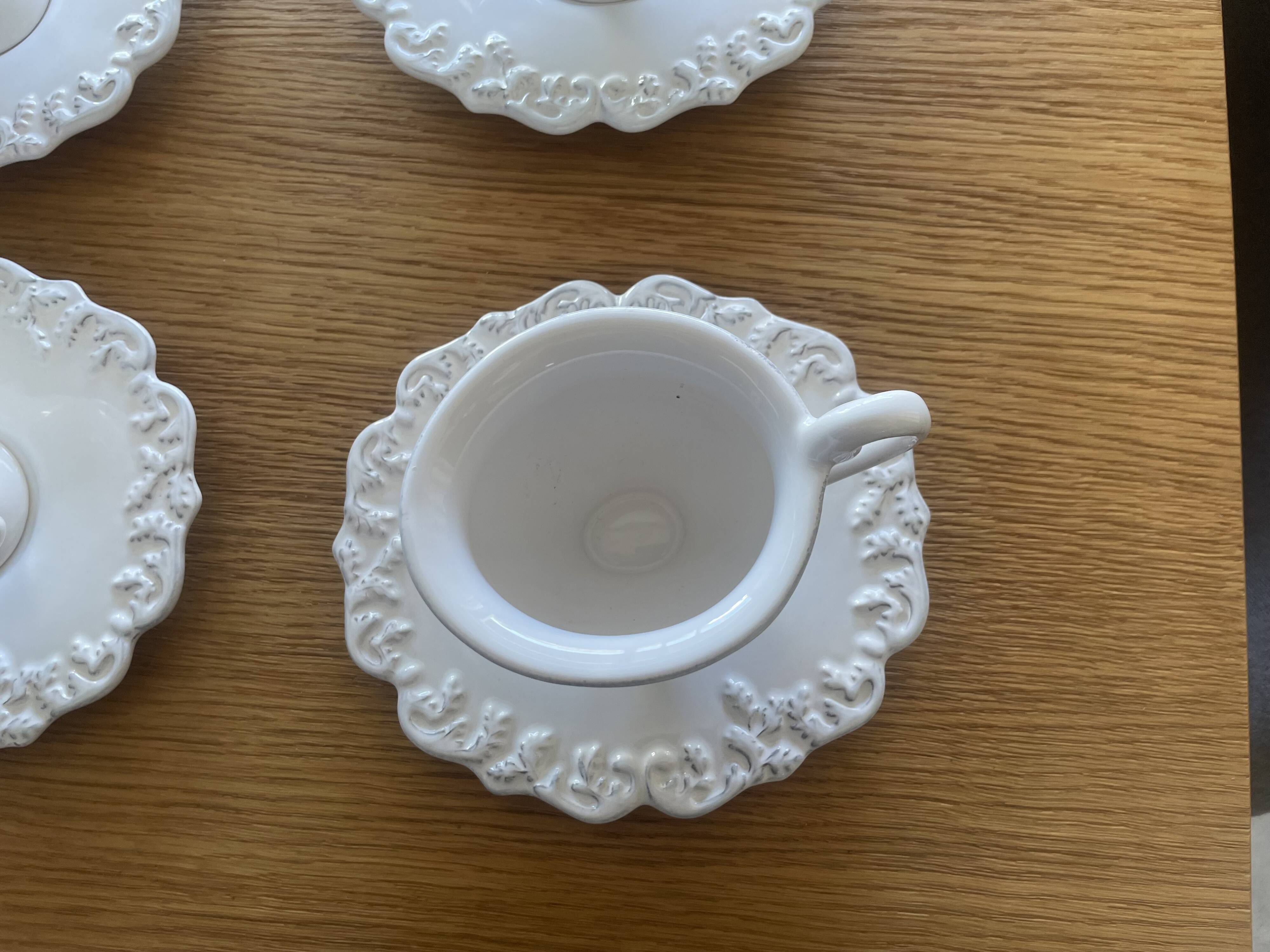 Lot de 4 tasses à thé et leur soucoupes