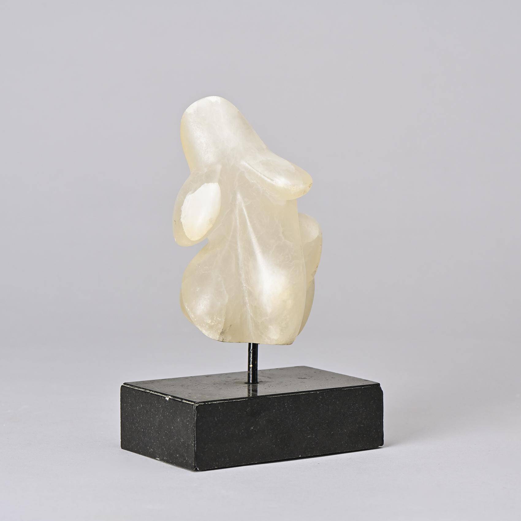 Sculpture en pierre blanche par v.bee, suisse
