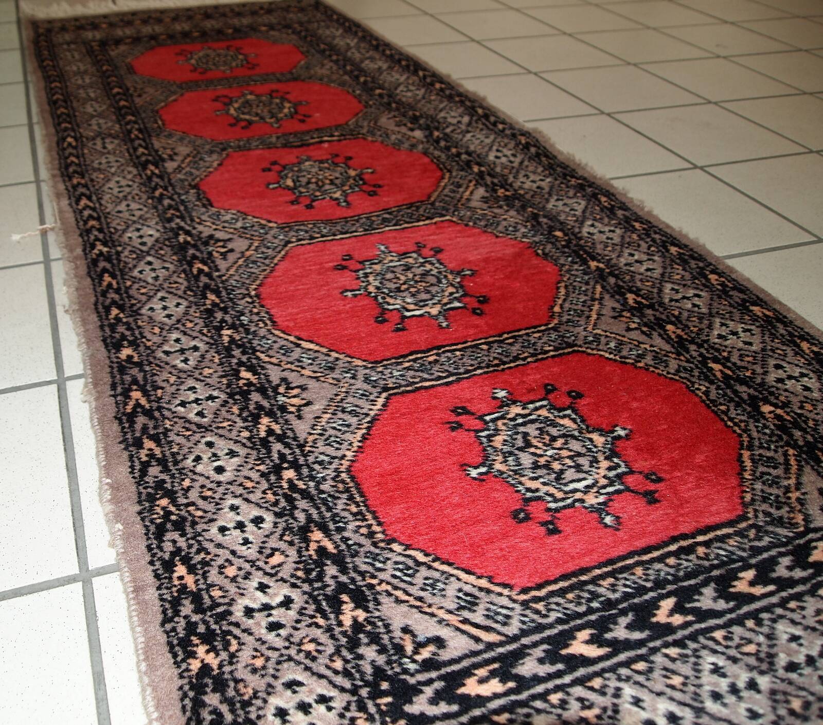 Tapis Bukhara Vintage Ouzbek, Années 1960, Élégance Traditionnelle