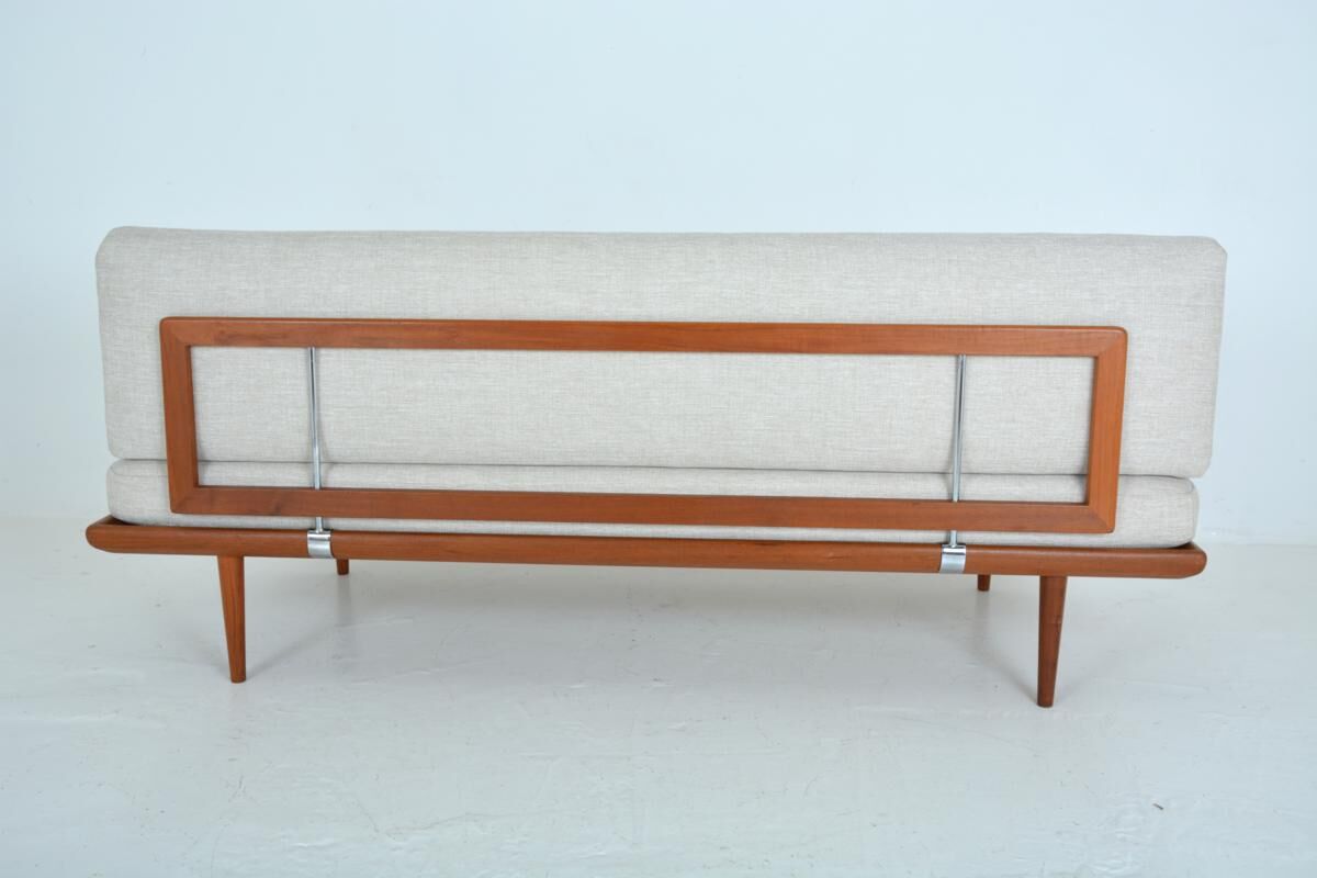 Daybed "Minerva " de Peter Hivdt et Orla Molgaard Nielsen