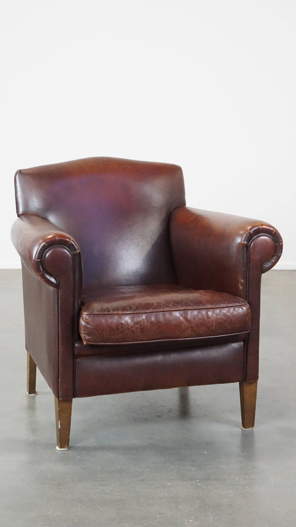 Cleanly finished sheepskin armchair made of sheepskin