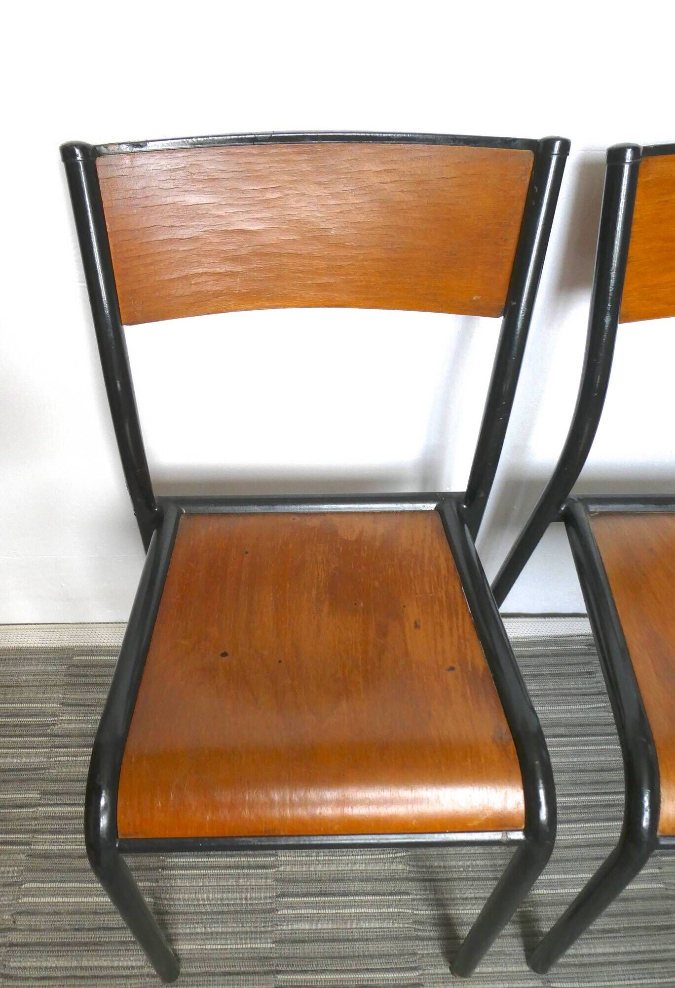 Lot of 4 adult school chairs, wood and black metal