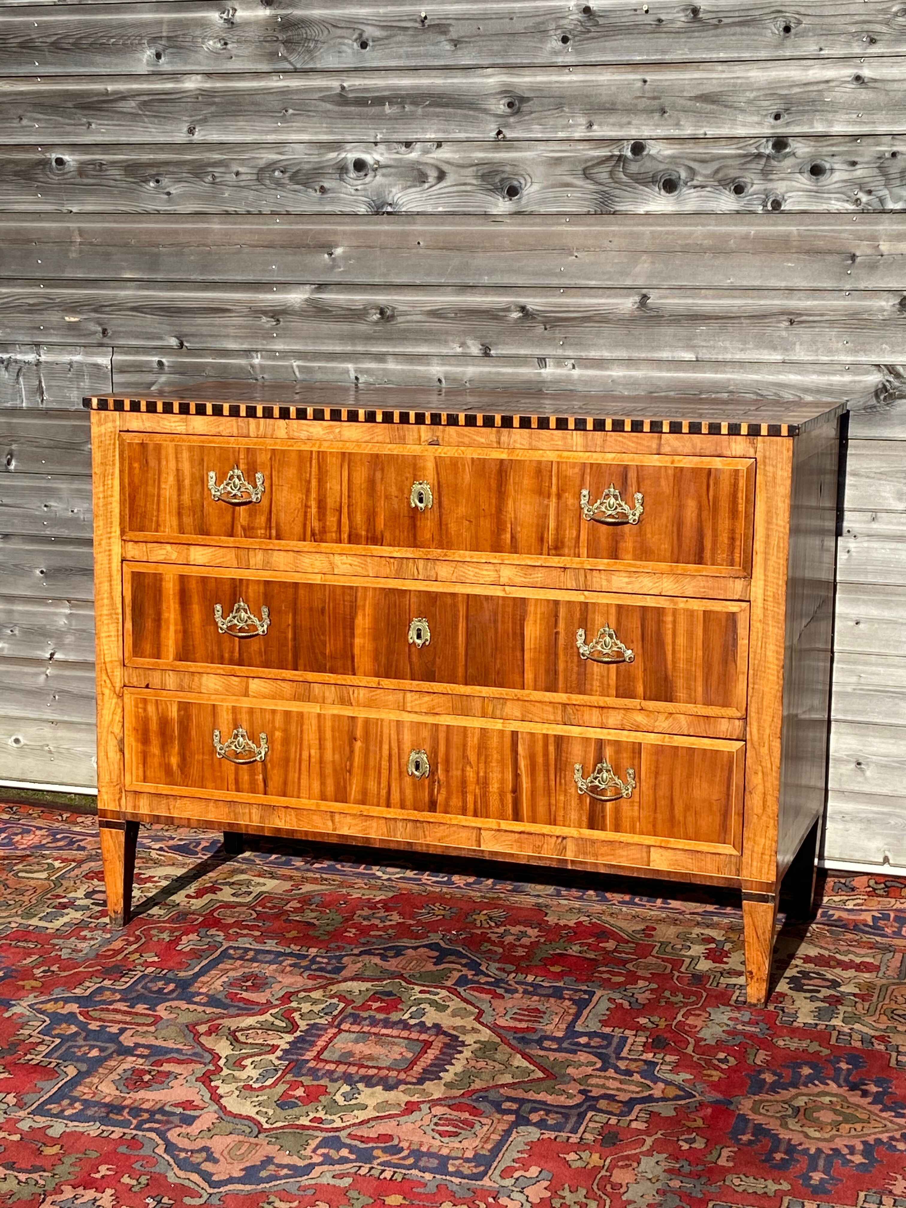 Chest of drawers in Louis XVI period marquetry with castle brand