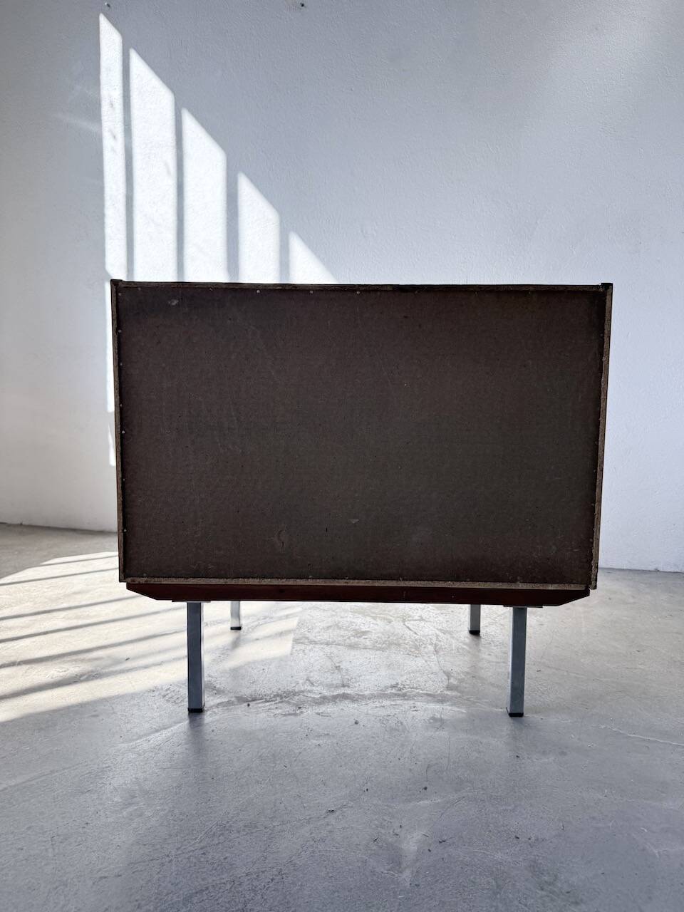 Commode teck poignées cuir 1960