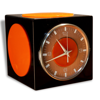 Cubic clock prototype