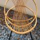 Paire de fauteuils coquilles ou corbeille en rotin tressé, pieds en métal