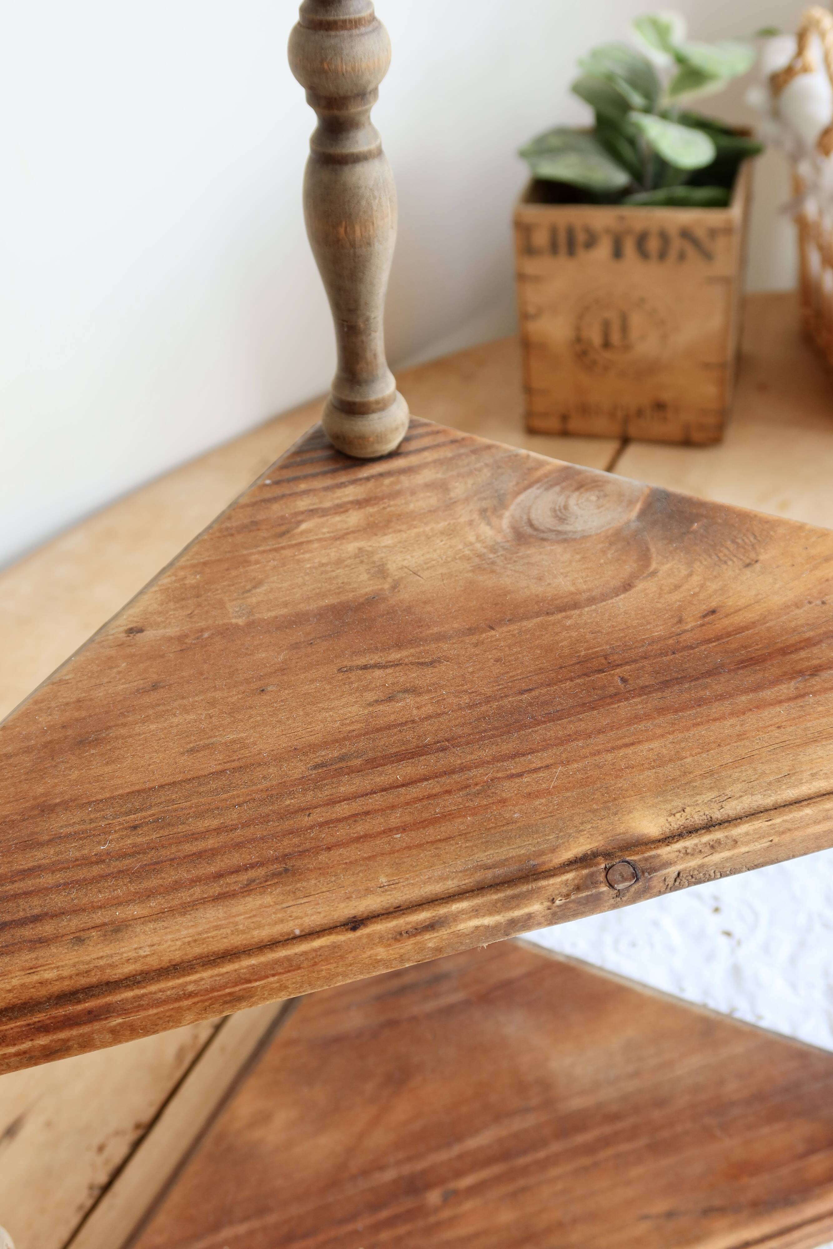 Vintage wooden corner wall shelf with 3 levels – Turned wooden supports