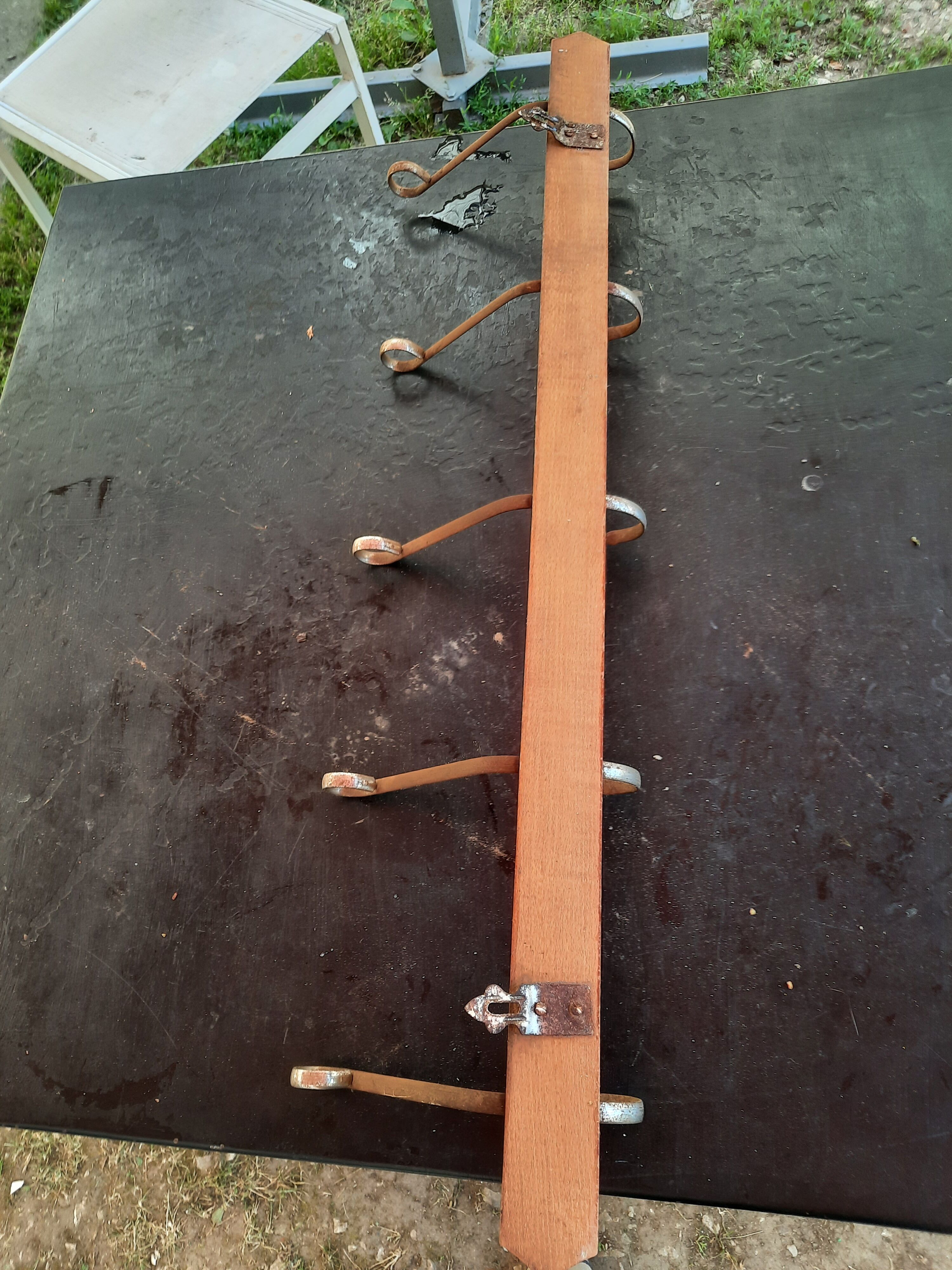 Wall-mounted coat rack