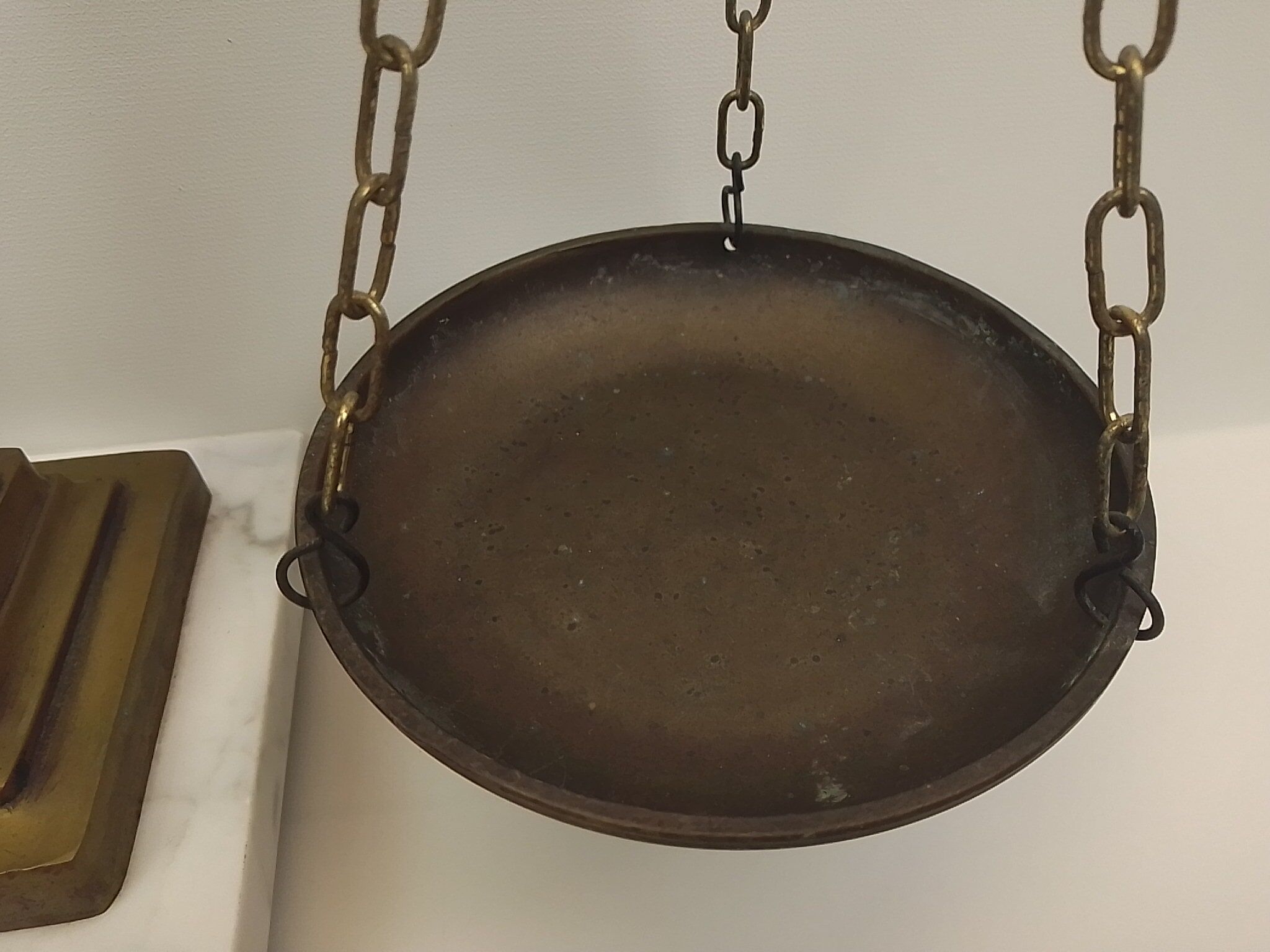 Decorative brass scale with marble base 52 cm