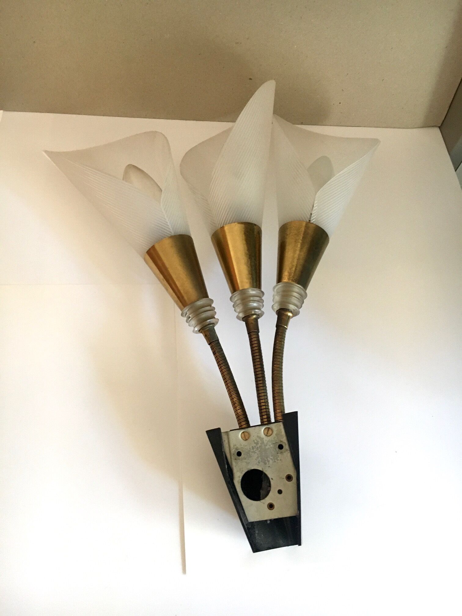 Vintage wall lamp with 3 articulated branches, 60's