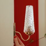 Pair of sconces in gold metal and tulip globe