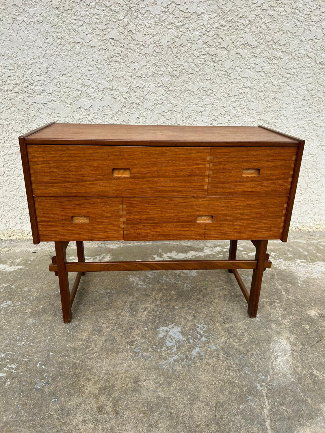 Scandinavian chest of drawers 4 drawers